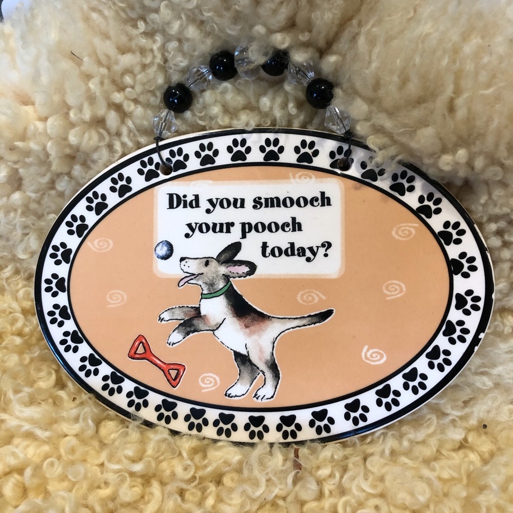Dog centric plaque